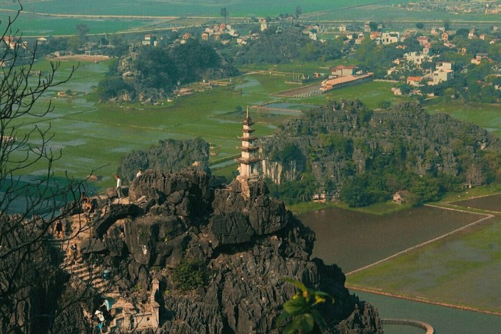 Về Ninh Bình ngắm Hang Múa mùa sen nở