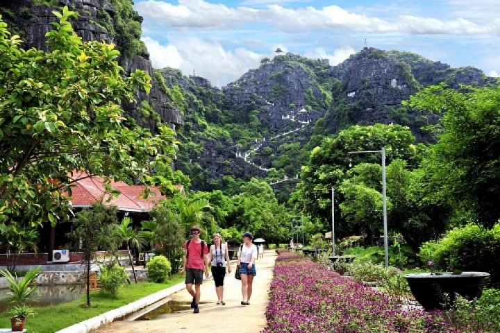 Hướng đột phá phát triển du lịch Ninh Bình trong Vùng Đồng bằng sông Hồng và duyên hải Đông bắc*